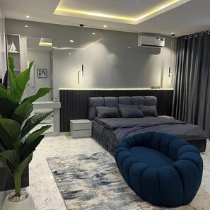 Comfort Apartment, Balcony, Sea View | Desk, laptop workspace, blackout drapes, soundproofing