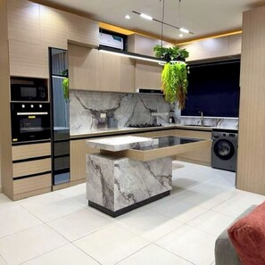 Comfort Apartment, Balcony, Sea View | Private kitchen | Fridge, microwave, oven, stovetop