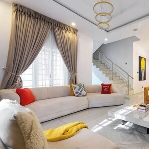 Comfort Apartment, Balcony, Sea View | Living area