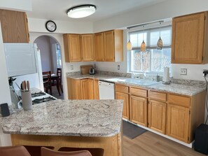 Private kitchen - Large home with view of float plane lake (Anchorage)