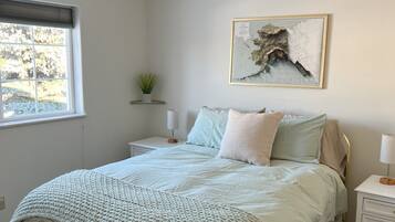 3 bedrooms, iron/ironing board, WiFi, bed sheets