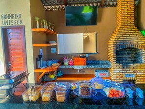 Bao gồm bữa sáng buffet hàng ngày