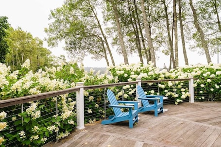 テラス / パティオ. Luxury Yurt at Seaside Farm in Friendship