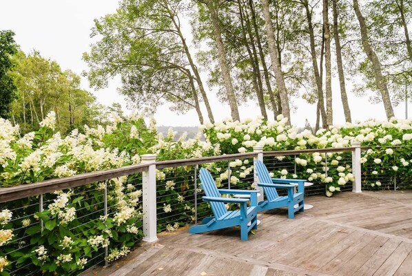Terrace/patio - Luxury Yurt at Seaside Farm in Friendship (Friendship)