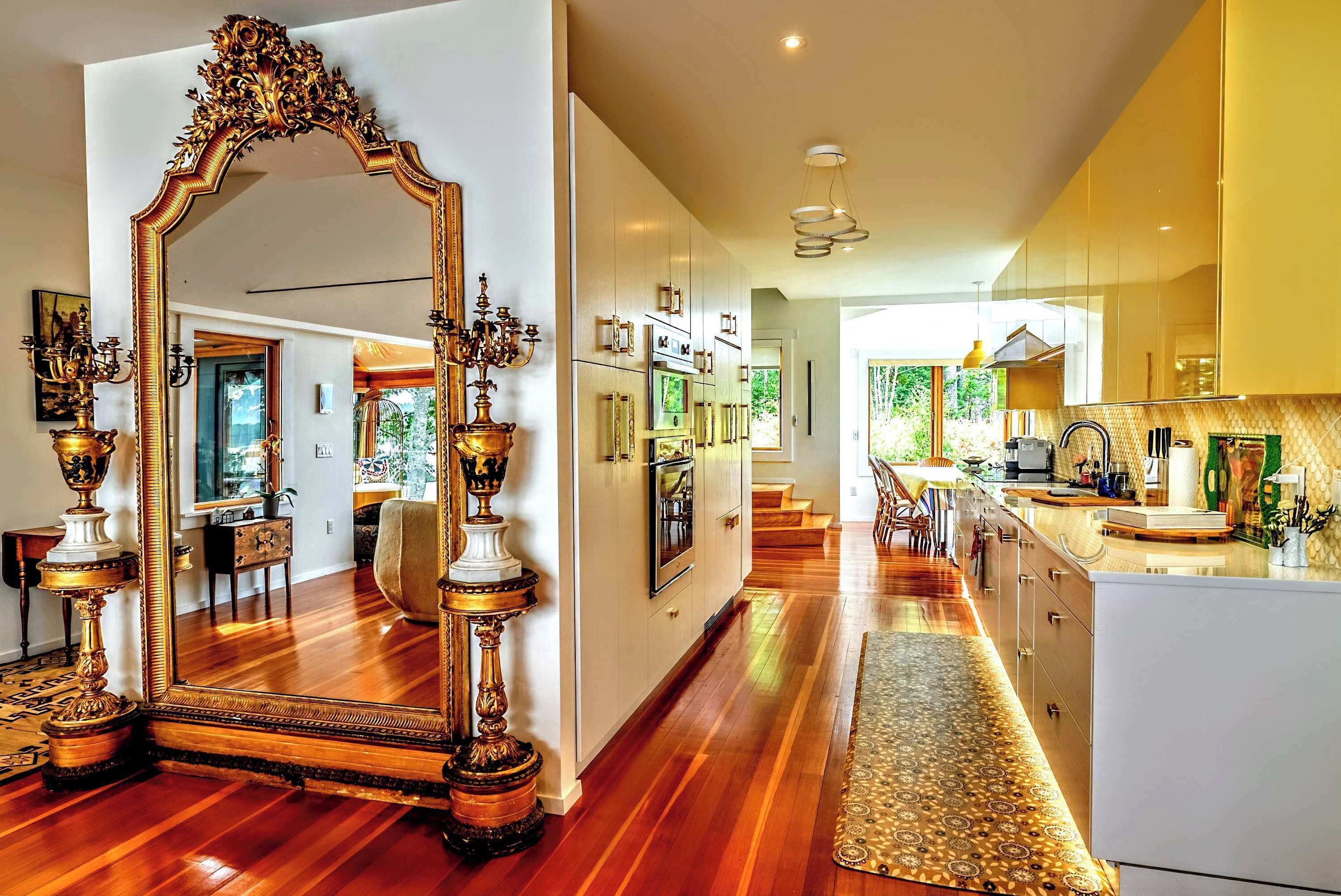 المنشأة من الداخل