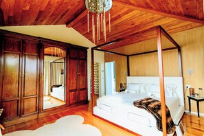 4 bedrooms, iron/ironing board, WiFi, bed sheets - The Lodge at Seaside in Friendship (Friendship)