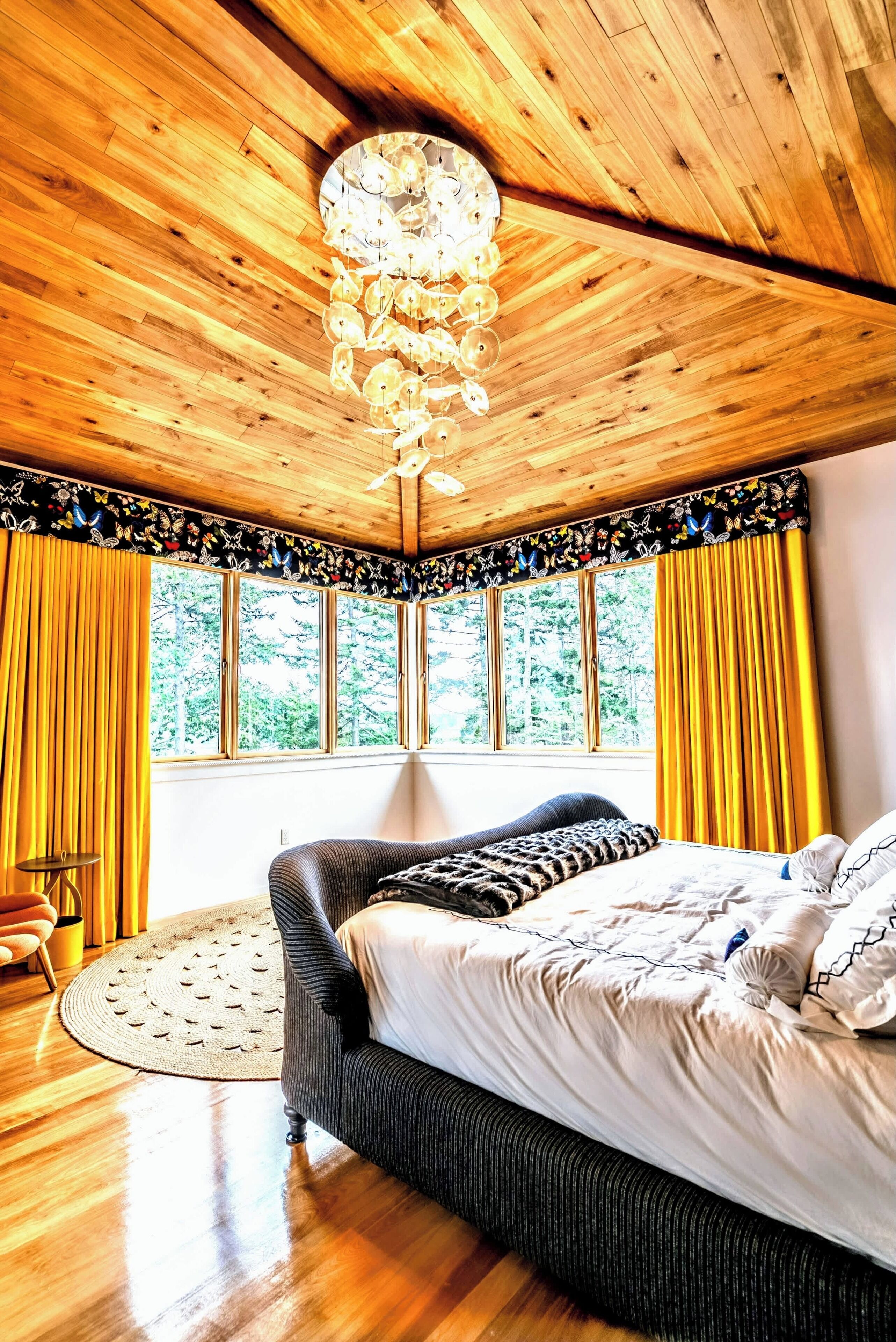 4 habitaciones, tabla de planchar con plancha, wifi y ropa de cama 