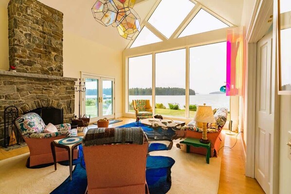 TV, fireplace, offices