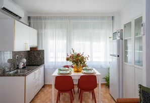 Fridge, microwave, coffee/tea maker, electric kettle