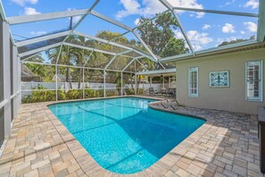 Pool - Clearwater Sanctuary Home w Pool (Clearwater)