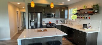 2-bedroom West Side View Apartment in charming Coupeville