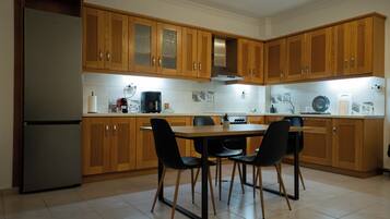 Een microgolfoven, een oven