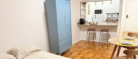1 bedroom, iron/ironing board, internet, bed sheets