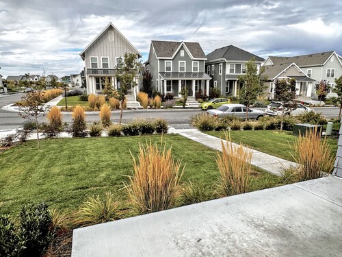 Corporate Housing • Fully Furnished • Daybreak • Gourmet Kitchen •Pets Always OK