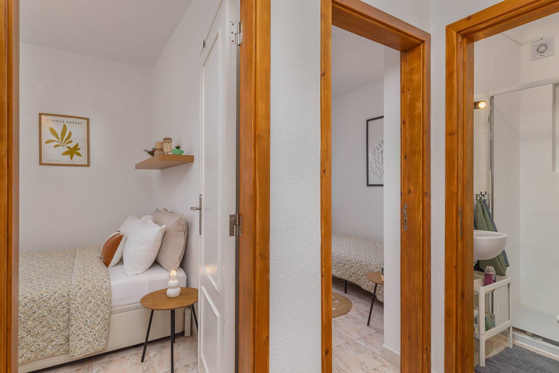 2 makuuhuonetta, silitysrauta/-lauta, internet, vuodevaatteet