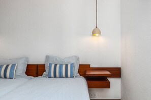 1 bedroom, iron/ironing board, internet, bed sheets
