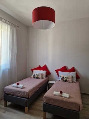 2 dormitorios, escritorio, tabla de planchar con plancha y wifi gratis