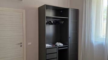 2 Schlafzimmer, Schreibtisch, Bügeleisen/Bügelbrett, kostenloses WLAN