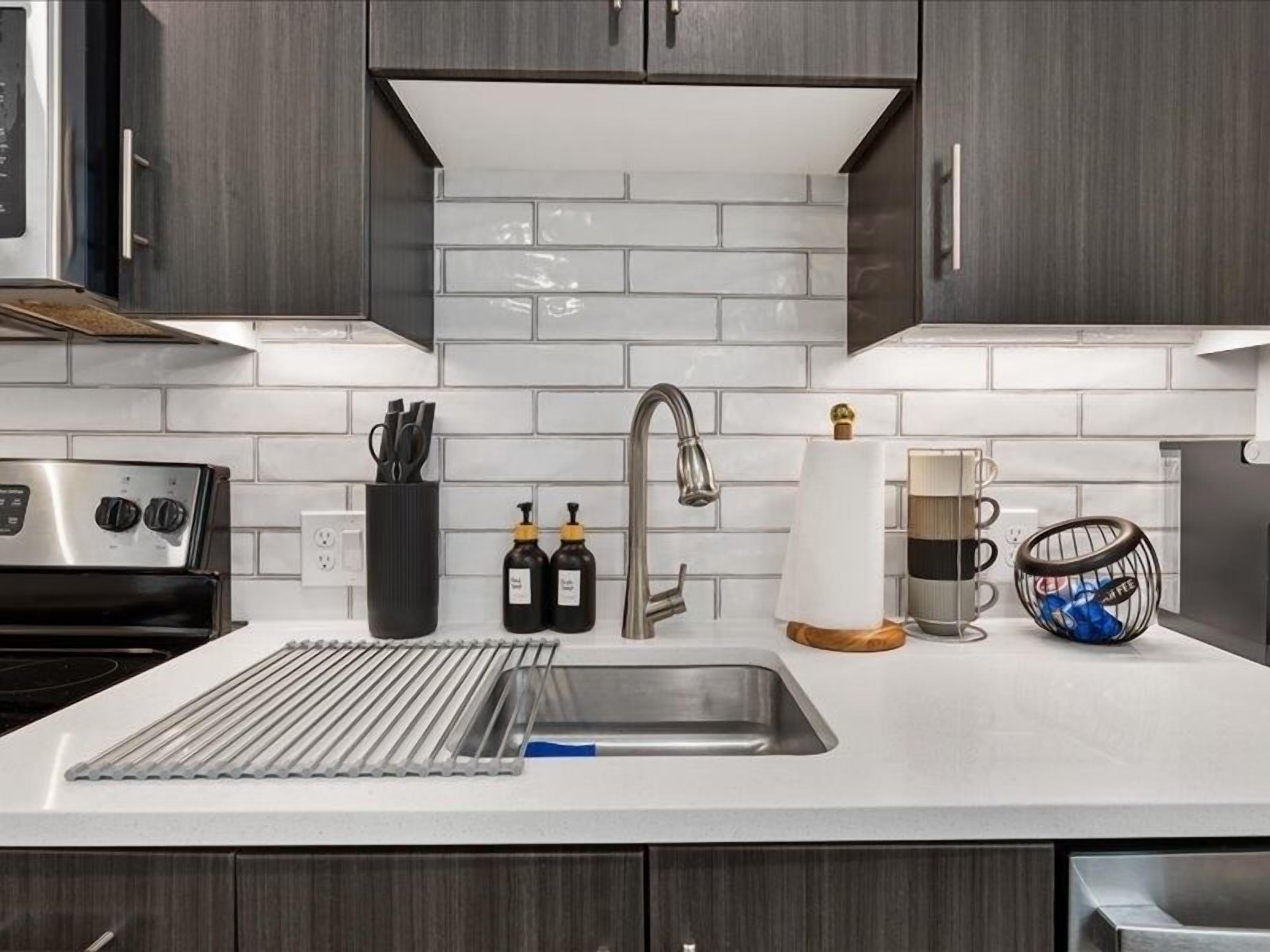 Mikrowelle, Ofen, Herdplatte, Geschirrspüler