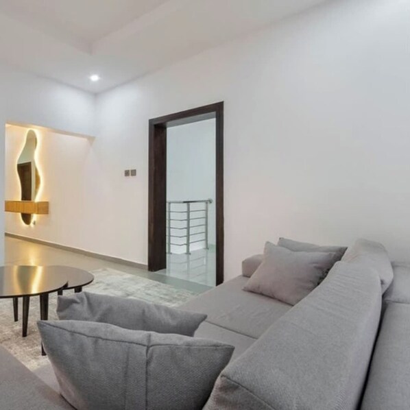 Economy Room, Balcony, City View | Living area