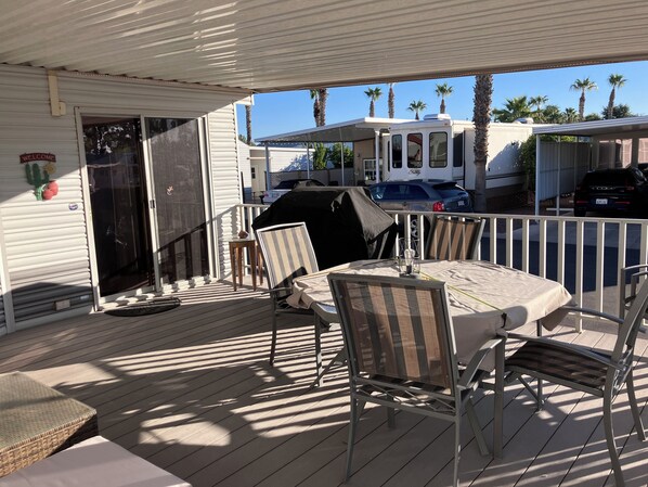 Outdoor dining