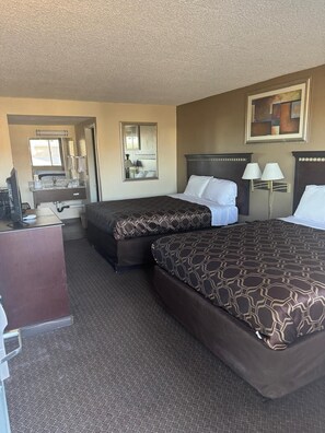 Superior Suite, 1 Bedroom, Non Smoking | Desk, laptop workspace, iron/ironing board, free WiFi - MHO Hotel Eloy Casa Grande near I-10 (Eloy)