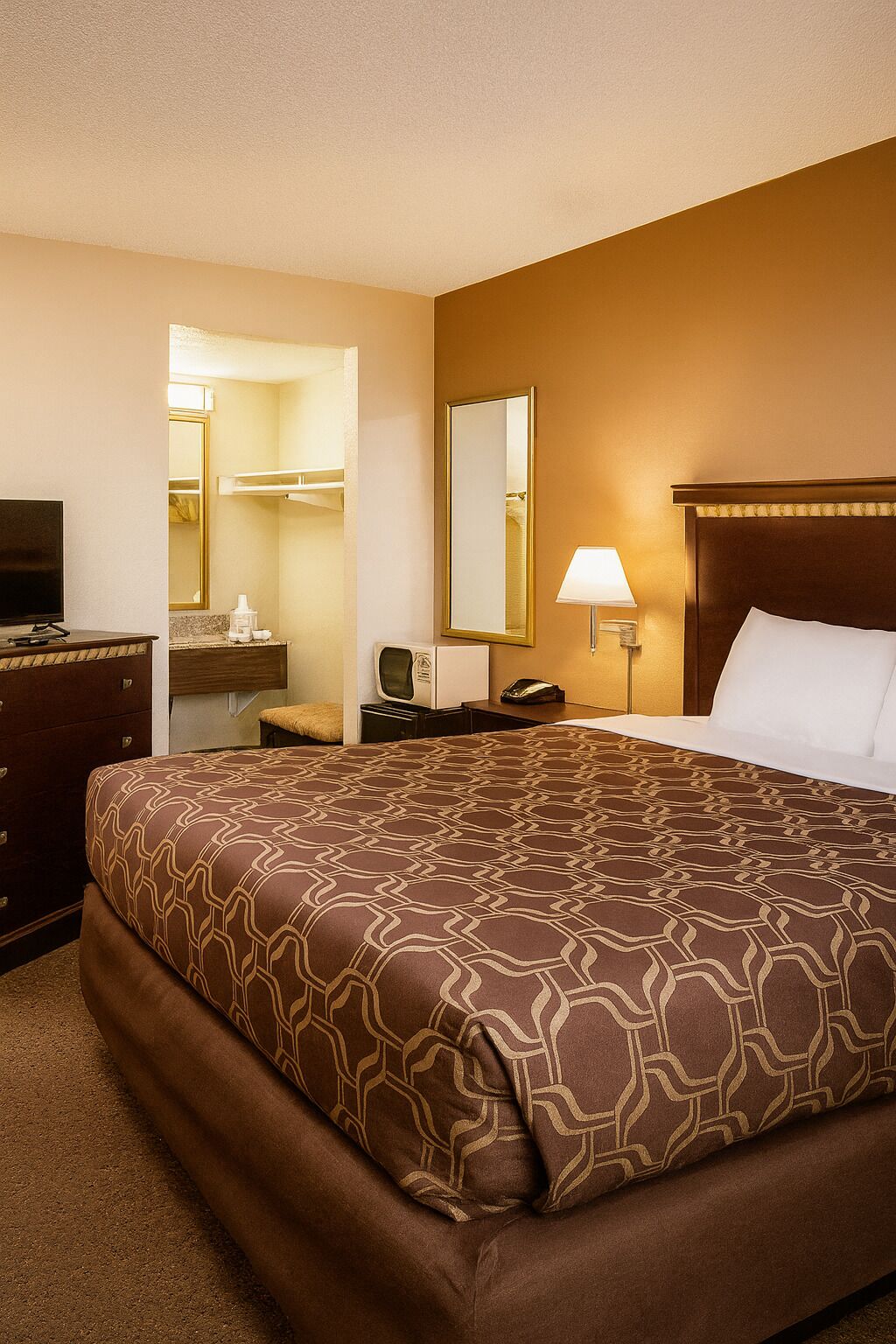 Habitación, 1 cama Queen size, para no fumadores | Tabla de planchar con plancha, wifi gratis y ropa de cama 