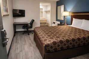 Desk, laptop workspace, iron/ironing board, free WiFi - MHO Hotel Eloy Casa Grande near I-10 (Eloy)