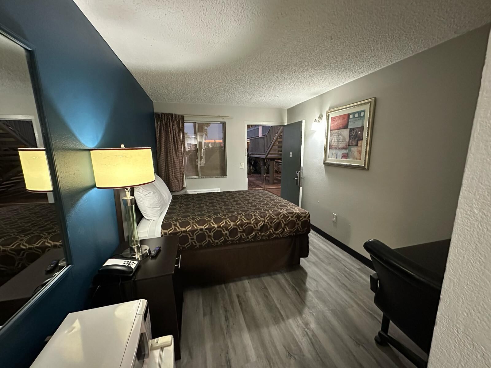 Iron/ironing board, free WiFi, bed sheets