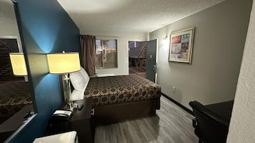 Iron/ironing board, free WiFi, bed sheets