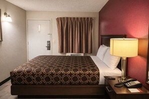 Desk, laptop workspace, iron/ironing board, free WiFi - MHO Hotel Eloy Casa Grande near I-10 (Eloy)