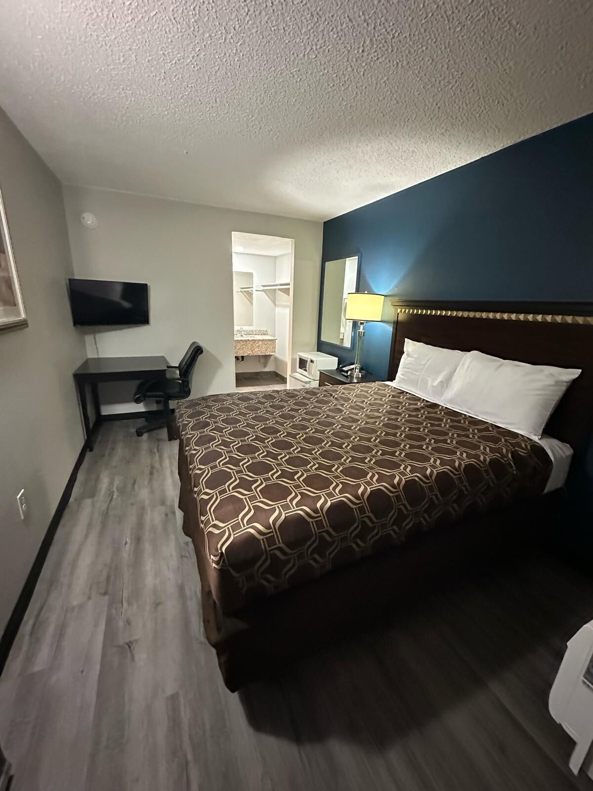 Fer et planche à repasser, accès au Wi-Fi (inclus), literie fournie