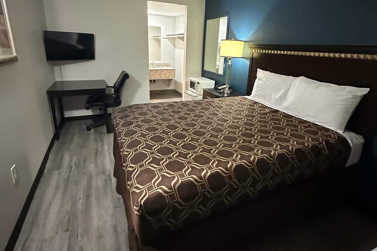 Fer et planche Ă repasser, accĂšs au Wi-Fi (inclus), literie fournie