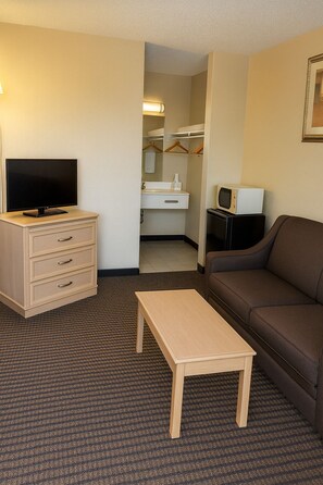 Superior Suite, 1 Bedroom, Non Smoking | Desk, laptop workspace, iron/ironing board, free WiFi - MHO Hotel Eloy Casa Grande near I-10 (Eloy)