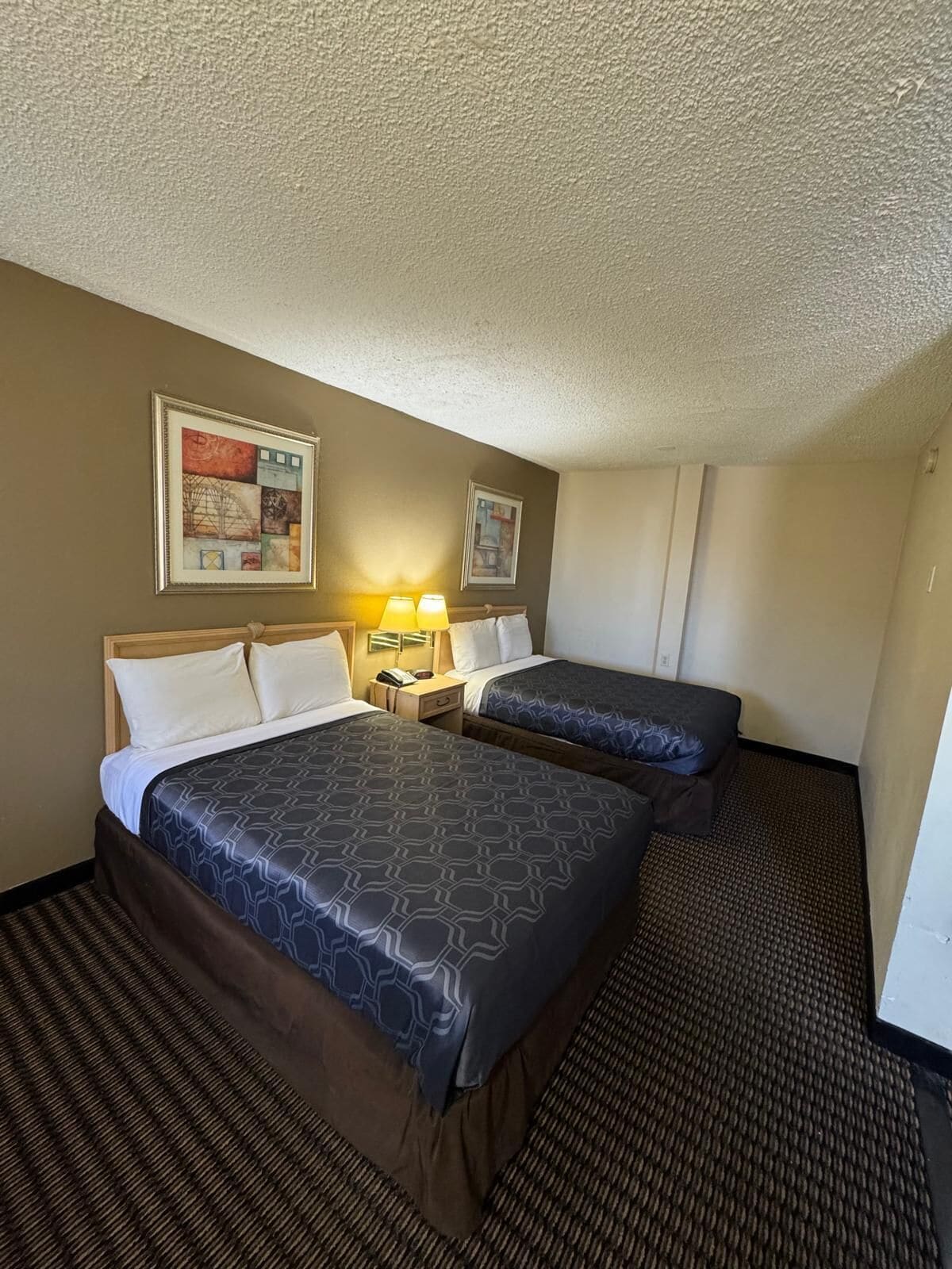 Suite supérieure, 1 chambre, non-fumeur | Fer et planche à repasser, accès au Wi-Fi (inclus), literie fournie