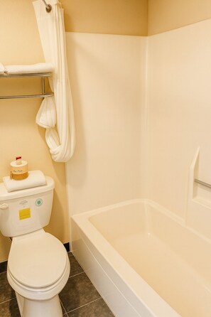 Free toiletries, towels, soap, shampoo - MHO Hotel Eloy Casa Grande near I-10 (Eloy)