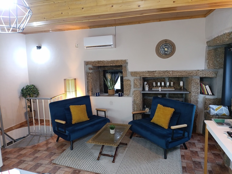 Casa Típica De Pedra Em Paredes Do Pinhāo,s. Lourenço Riba Pinhao/ Sabrosa/ - Vila Real