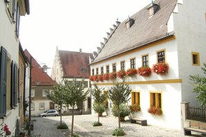 Exterior - Holiday Apartment 'Schwanbergblick' (Mainbernheim)