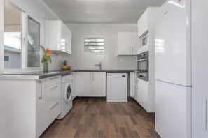 Microwave, oven, dishwasher, coffee/tea maker