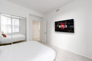Een strijkplank/strijkijzer, gratis wifi, beddengoed