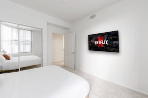 Een strijkplank/strijkijzer, gratis wifi, beddengoed