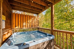 Outdoor spa tub - Secluded Cabin: Hot Tub, Fireplace, GameRoom, MORE (Sevierville)