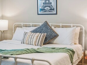 WiFi, bed sheets
