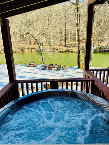  Riverfront Oasis 4bd 3.5ba• Heated Pool• Fire Pit • Hot Tub • Sauna