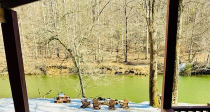 Riverfront Oasis 4bd 3.5ba• Heated Pool• Fire Pit • Hot Tub • Sauna