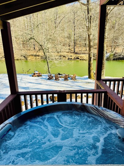  Riverfront Oasis 4bd 3.5ba• Heated Pool• Fire Pit • Hot Tub • Sauna