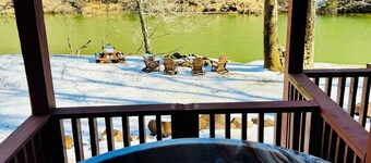 Riverfront Oasis 4bd 3.5ba• Heated Pool• Fire Pit • Hot Tub • Sauna