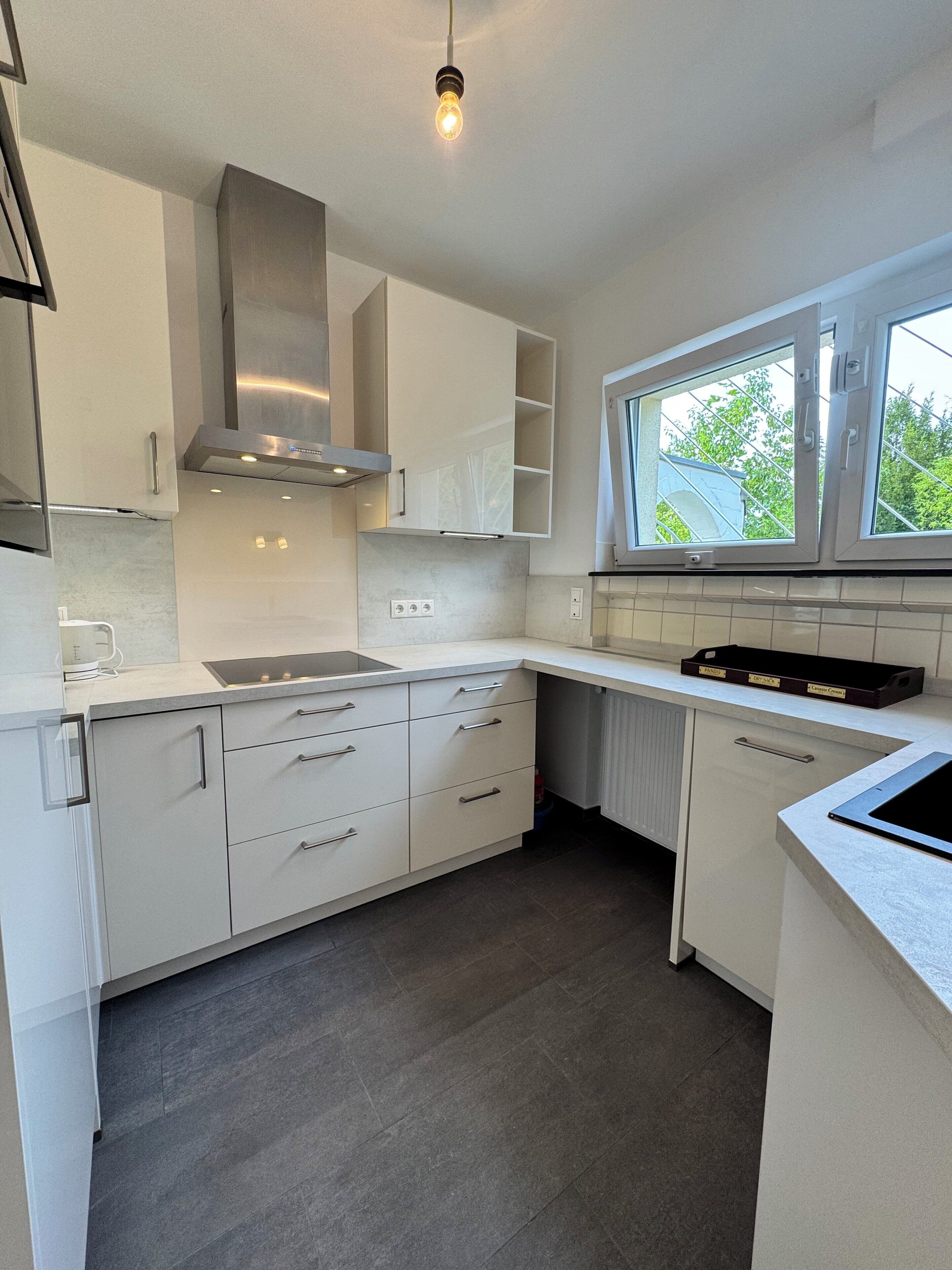 Micro-ondes, four, plaque de cuisson, lave-vaisselle