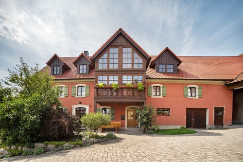 Alpaka Erlebnis – Ruhige Land-Auszeit mit Tierkontakt & Terrasse