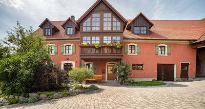 Alpaka Erlebnis – Ruhige Land-Auszeit mit Tierkontakt & Terrasse